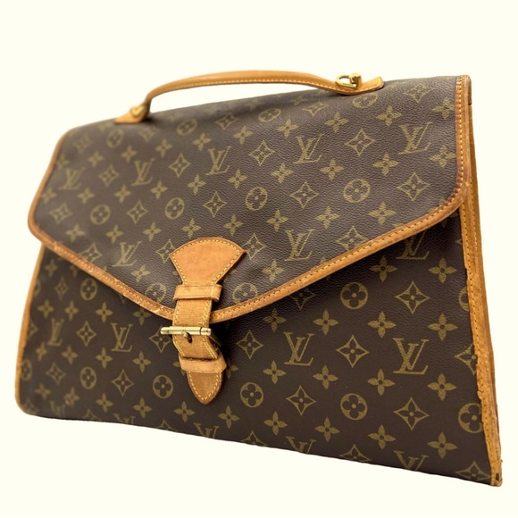 Louis Vuitton Beverly handbag. - Picture 1 of 8